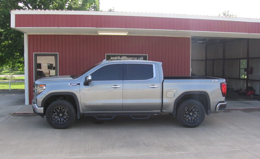 2023 GMC Sierra 4WD Crew Cab Short Box SLT's photo