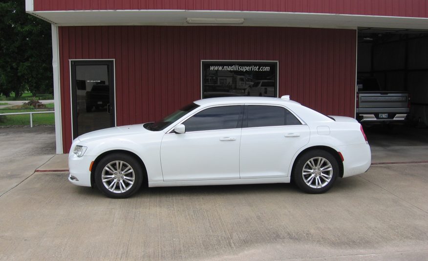 2021 Chrysler 300 Touring - Photo 1
